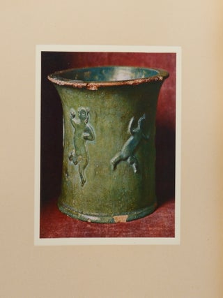 La céramique dans l'art d'Extrême-Orient: Recueil de cent soixante-deux pièces reproduites en couleurs d'après les originaux choisis dans les musées et dans les collections françaises et étrangères.