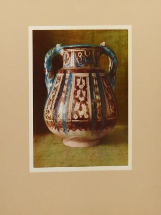 La céramique dans l'art musulman: Recueil de cent planches en couleurs reproduisant les plus belles pièces originales choisies dans les musées et les collections privées françaises et étrangères.