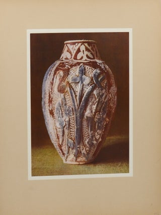 La céramique dans l'art musulman: Recueil de cent planches en couleurs reproduisant les plus belles pièces originales choisies dans les musées et les collections privées françaises et étrangères.
