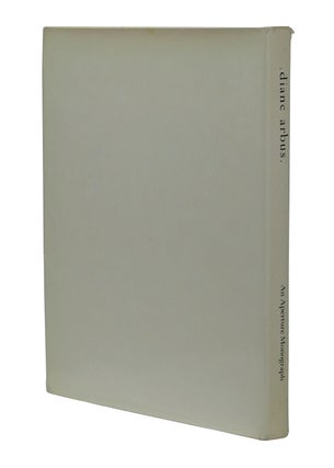 Diane Arbus: Monograph (Aperture Monograph)